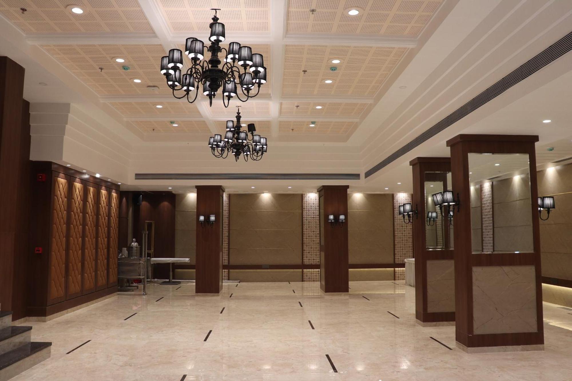 Hotel Golden Nest Thane Bagian luar foto