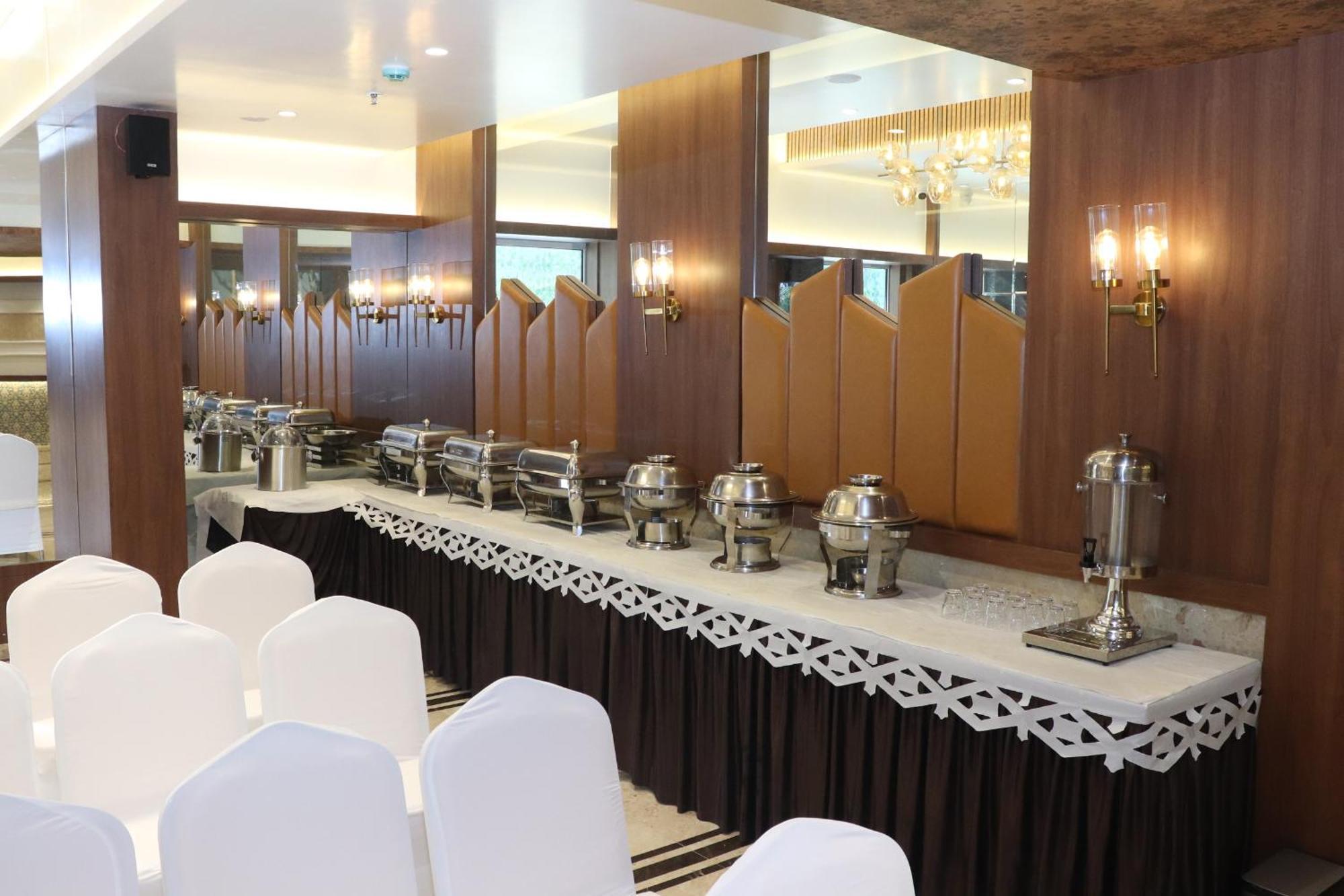 Hotel Golden Nest Thane Bagian luar foto