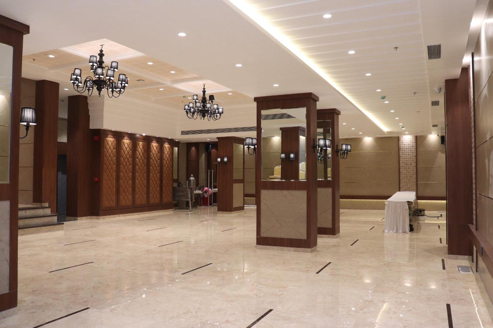 Hotel Golden Nest Thane Bagian luar foto