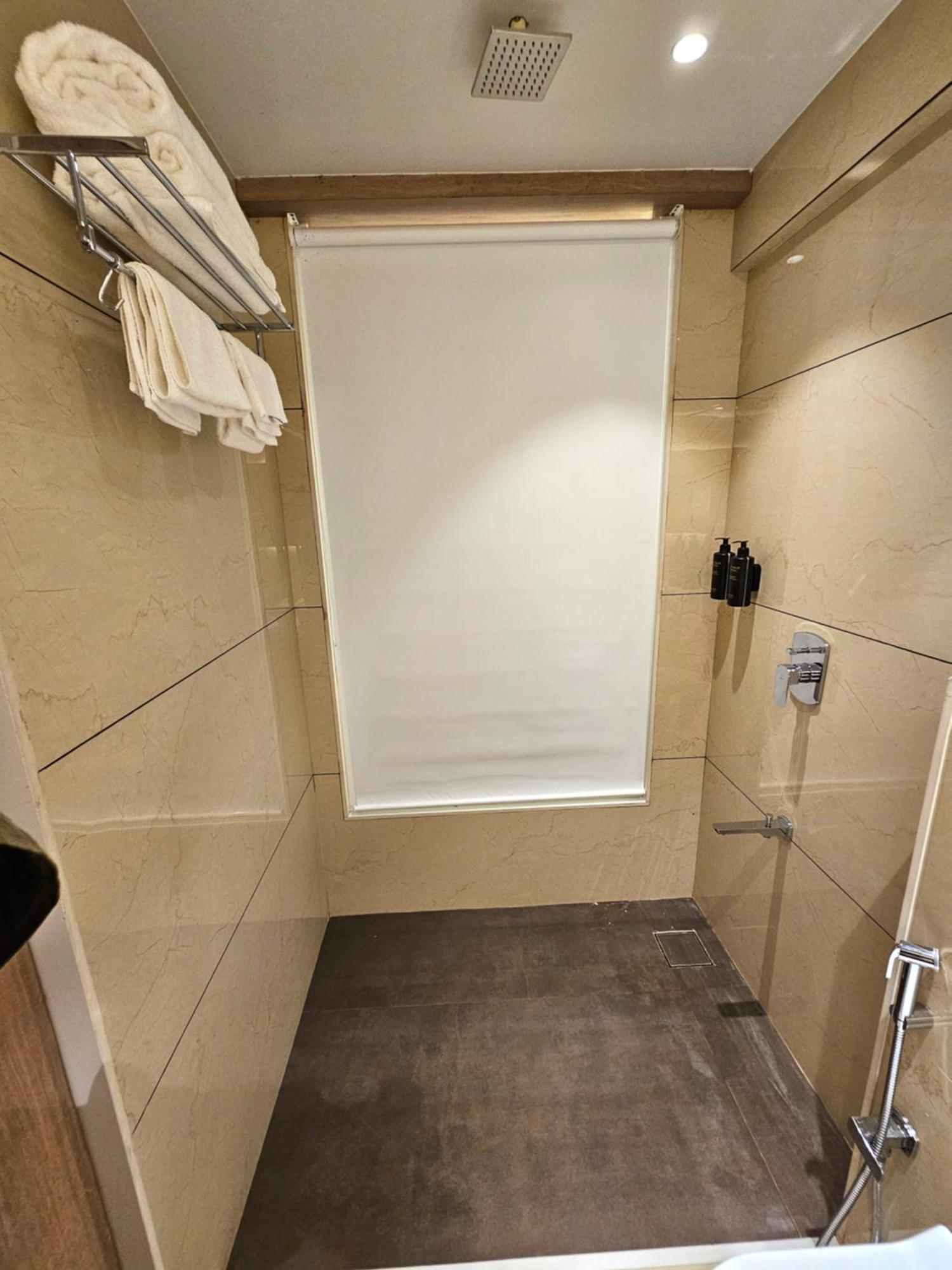Hotel Golden Nest Thane Bagian luar foto